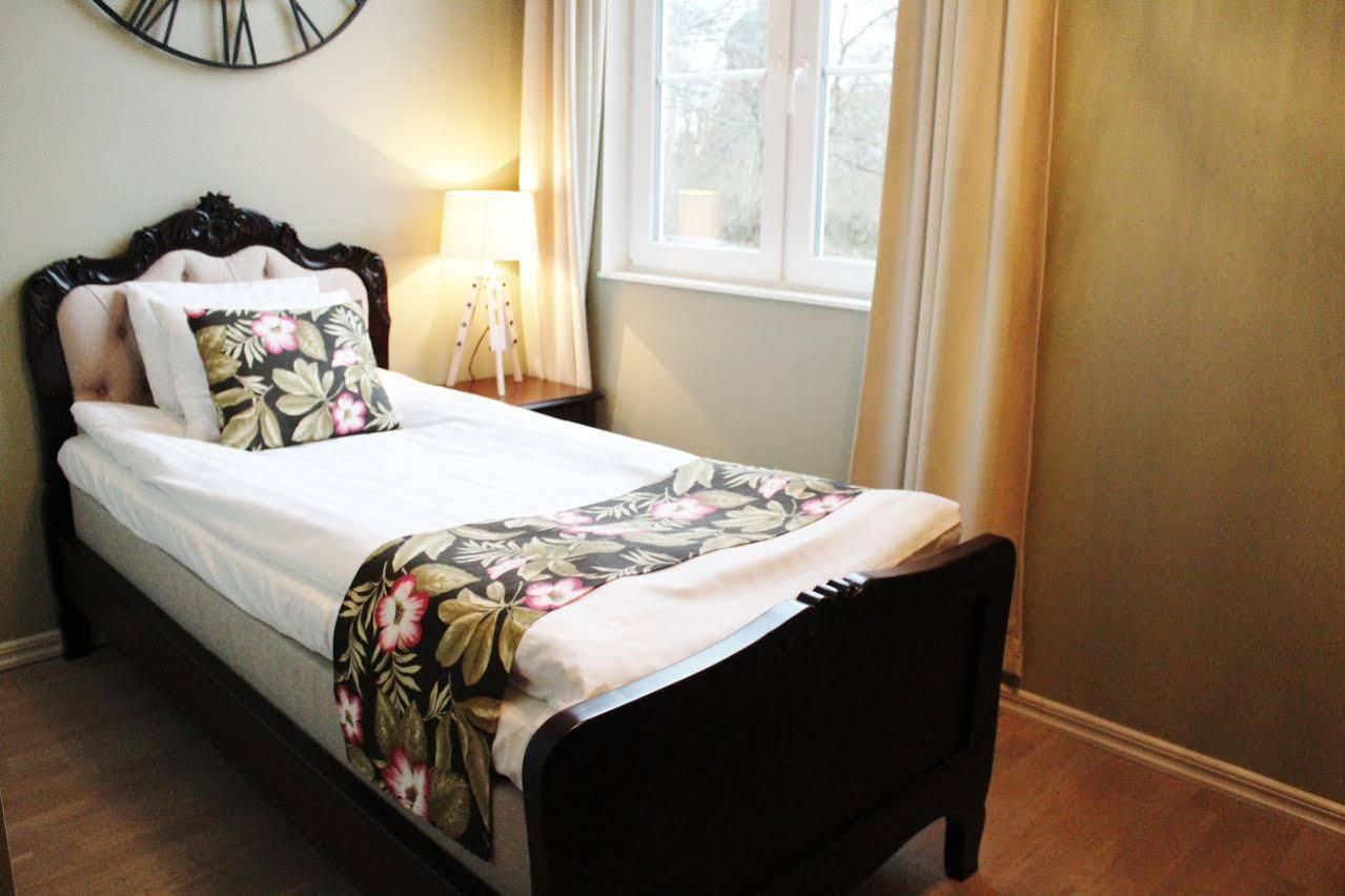 Brook Hotels Arlanda Rosersberg エクステリア 写真