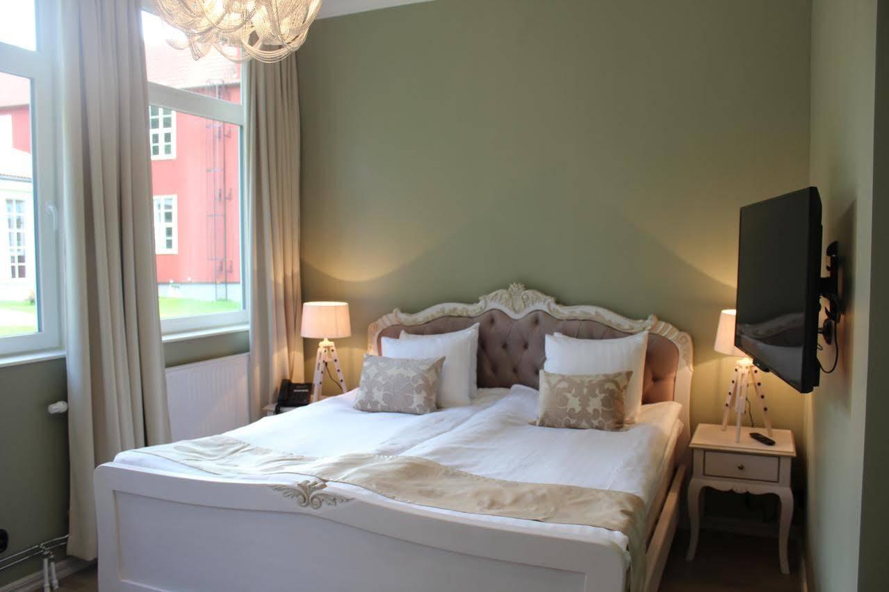 Brook Hotels Arlanda Rosersberg エクステリア 写真